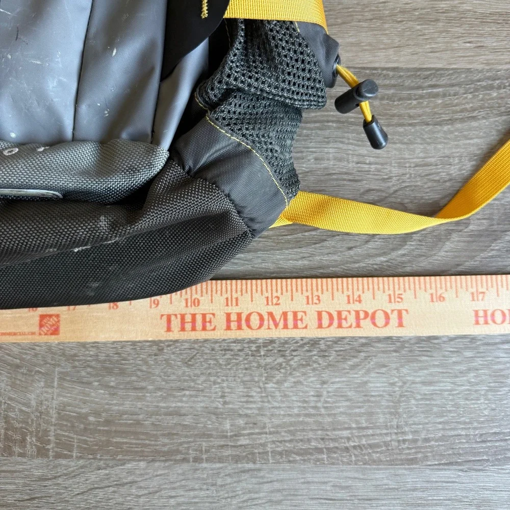 The North Face Hot Shot Backpack Grey Yellow Hiking Daypack T196 T596 RN61661